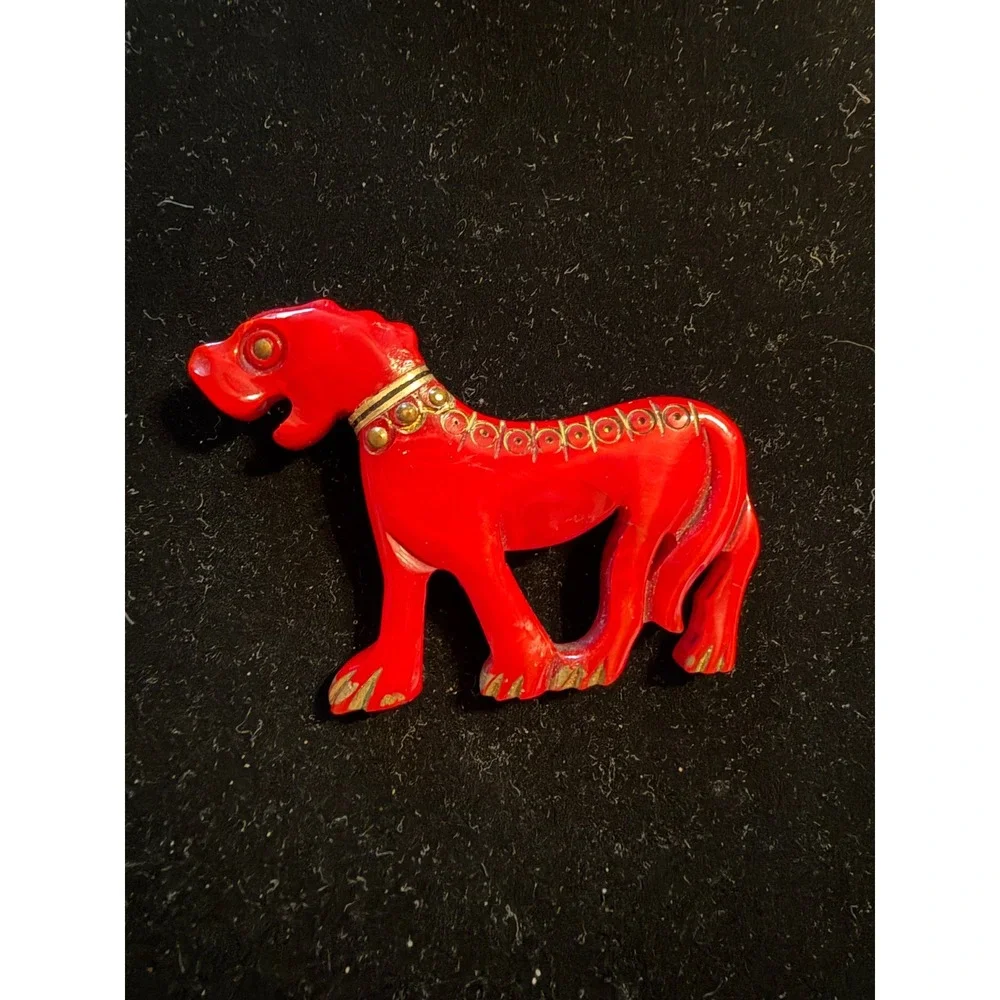 Vintage Red Carved Bakelite Foo Dog Pin Brooch 3